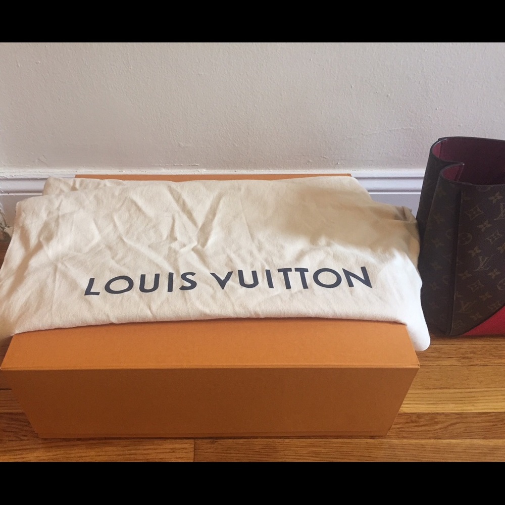 ⛔️SOLD⛔️Louis Vuitton Kimono MM Tote - Picture 4 of 8